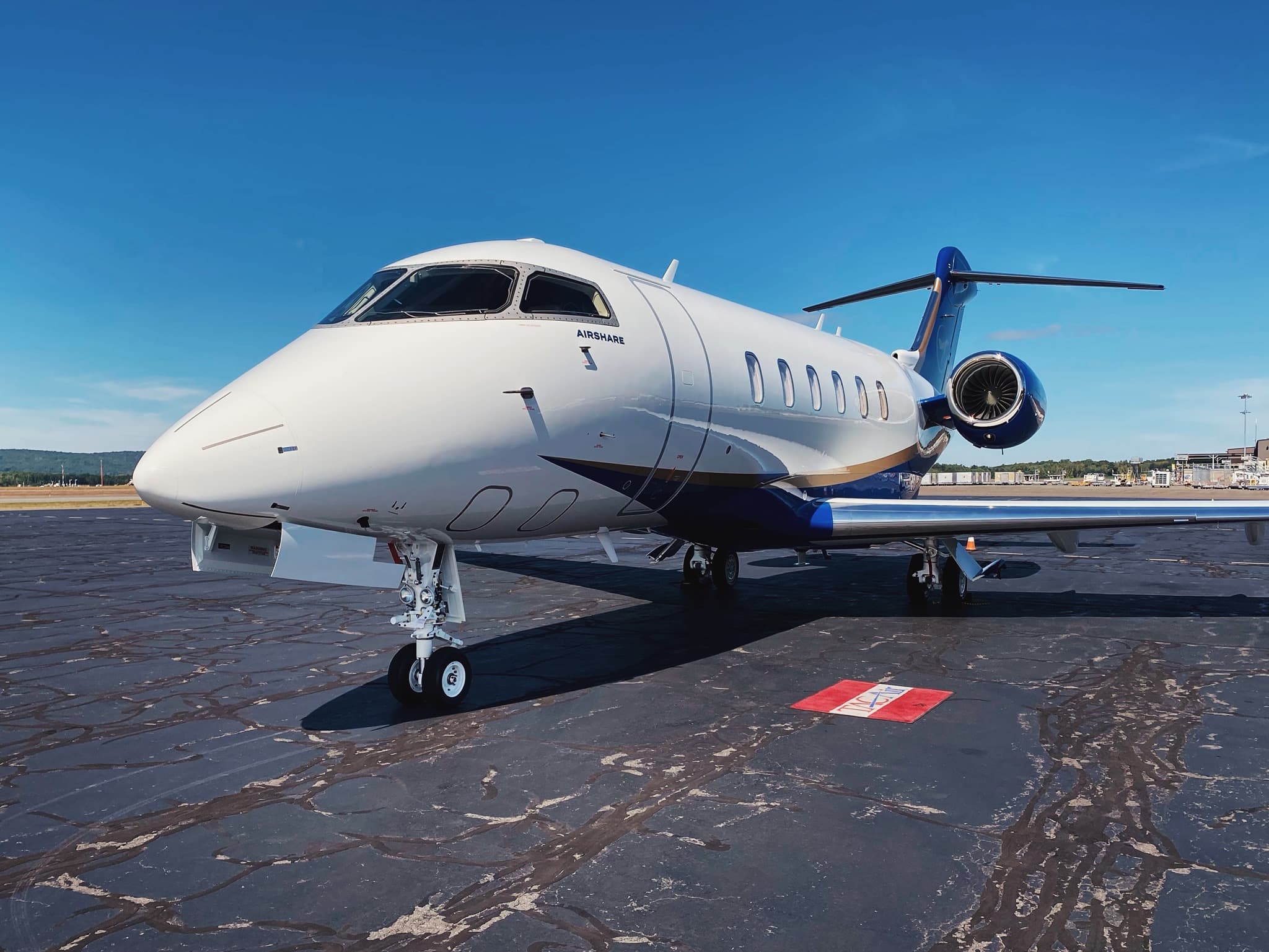 Challenger 350 N718AS