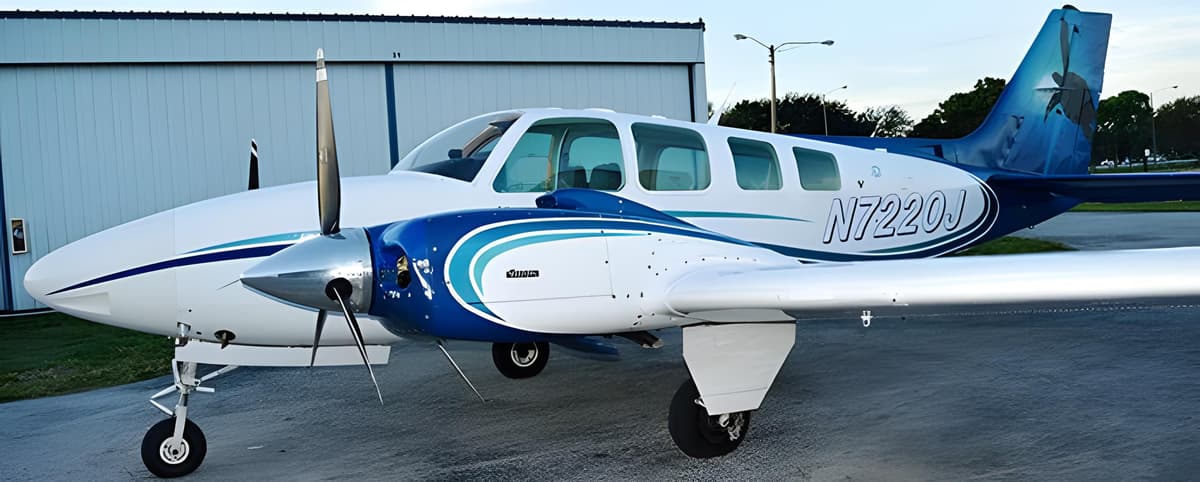 Beechcraft 58 Baron N7220J