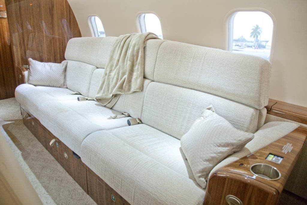 Challenger 300 N723JM