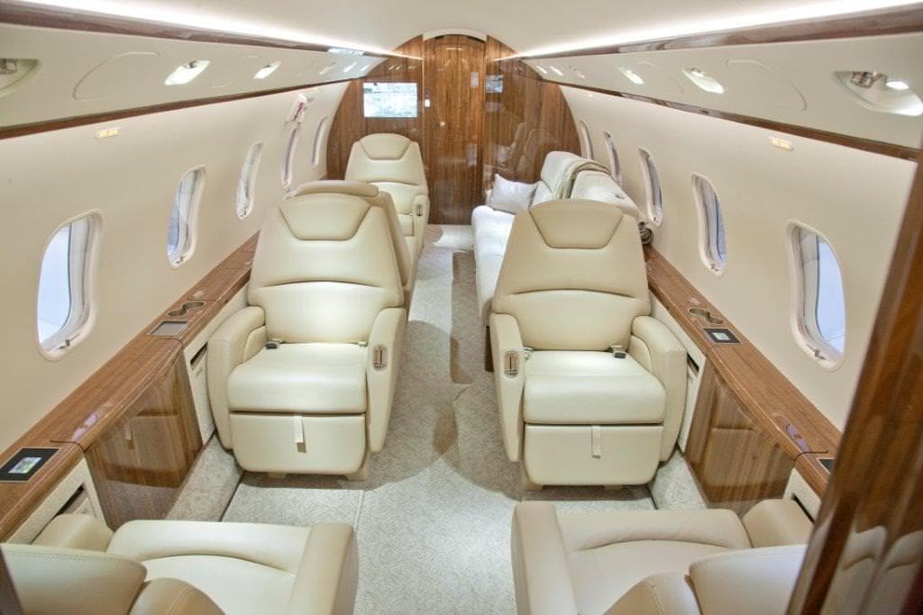 Challenger 300 N723JM