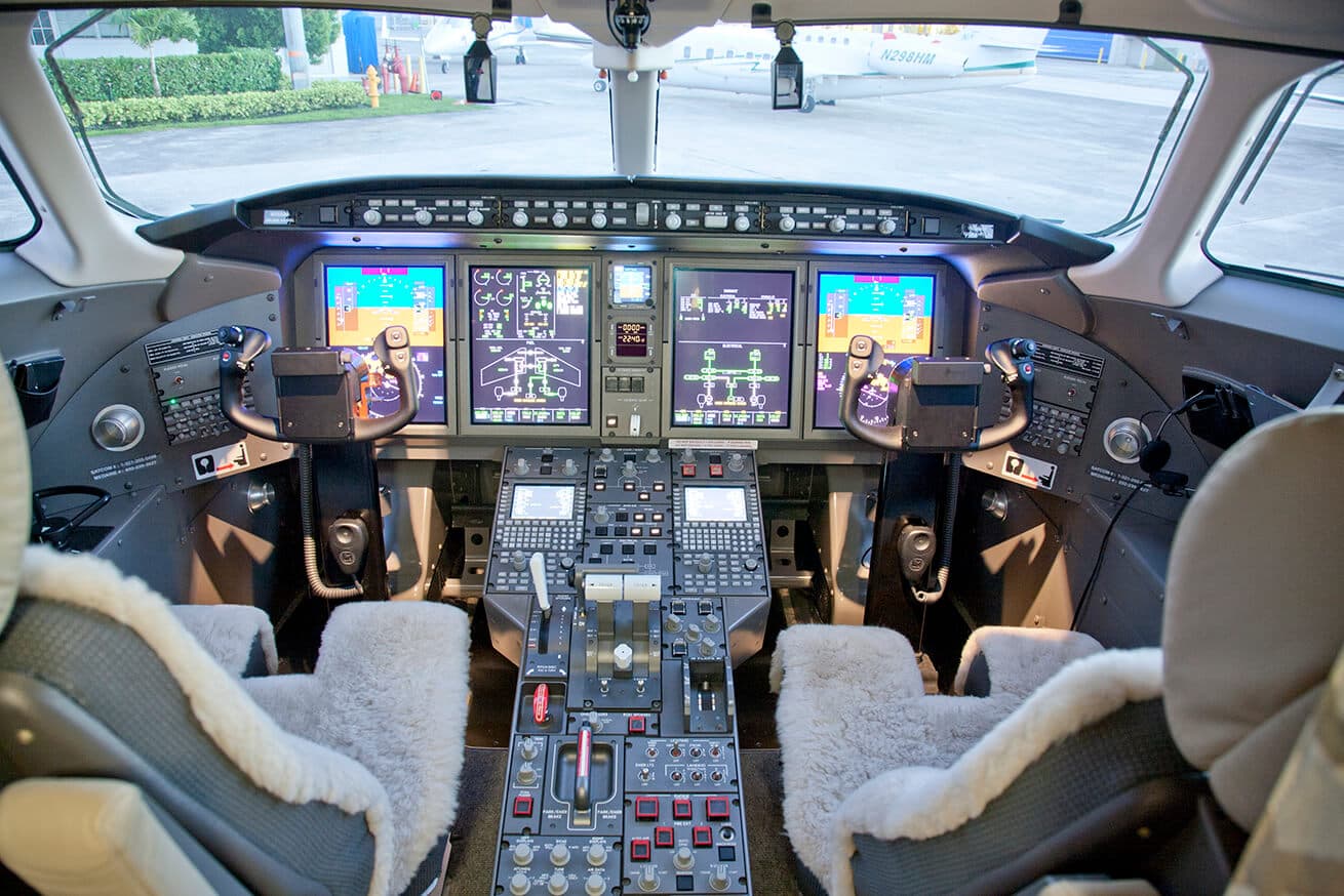 Challenger 300 N723JM
