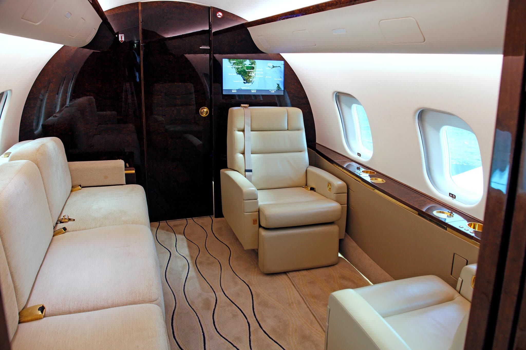 Global 5000 N724MF