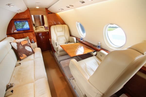 Falcon 20F-5 N730RA