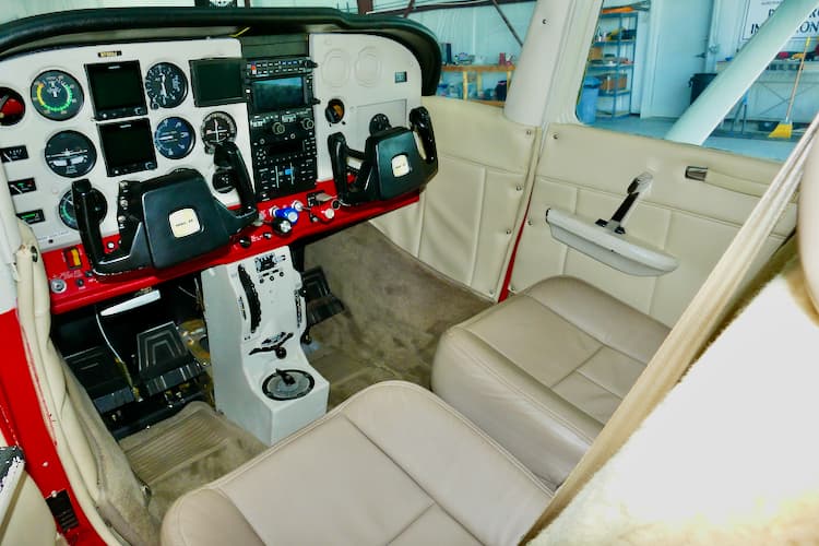 Cessna 172S N736UJ