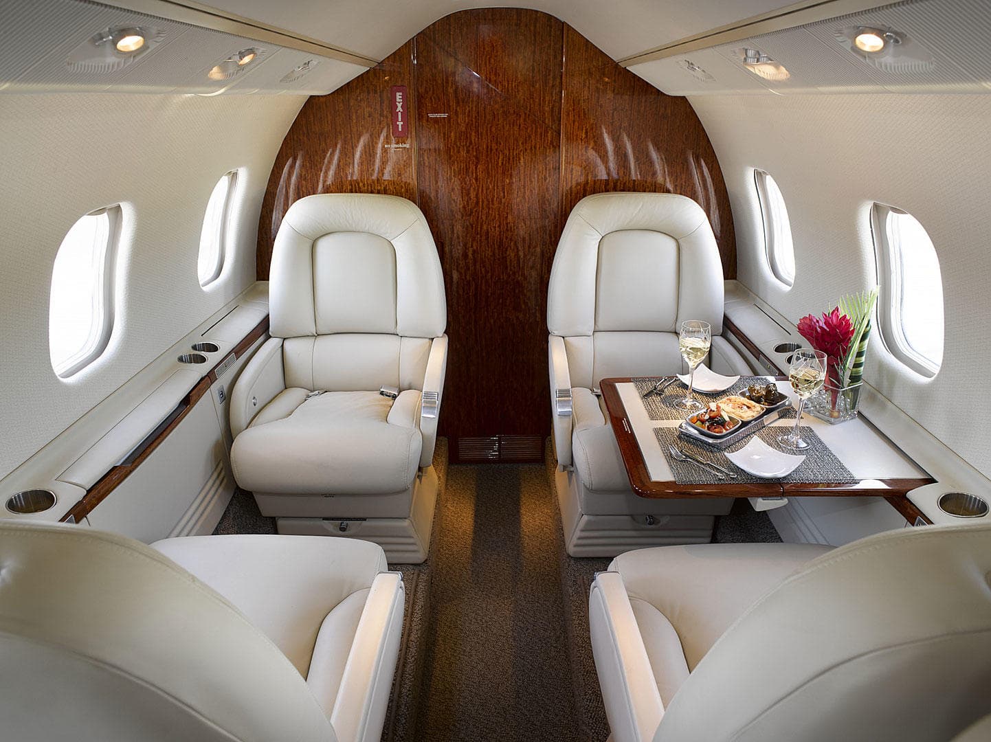 Learjet 60 N743LG