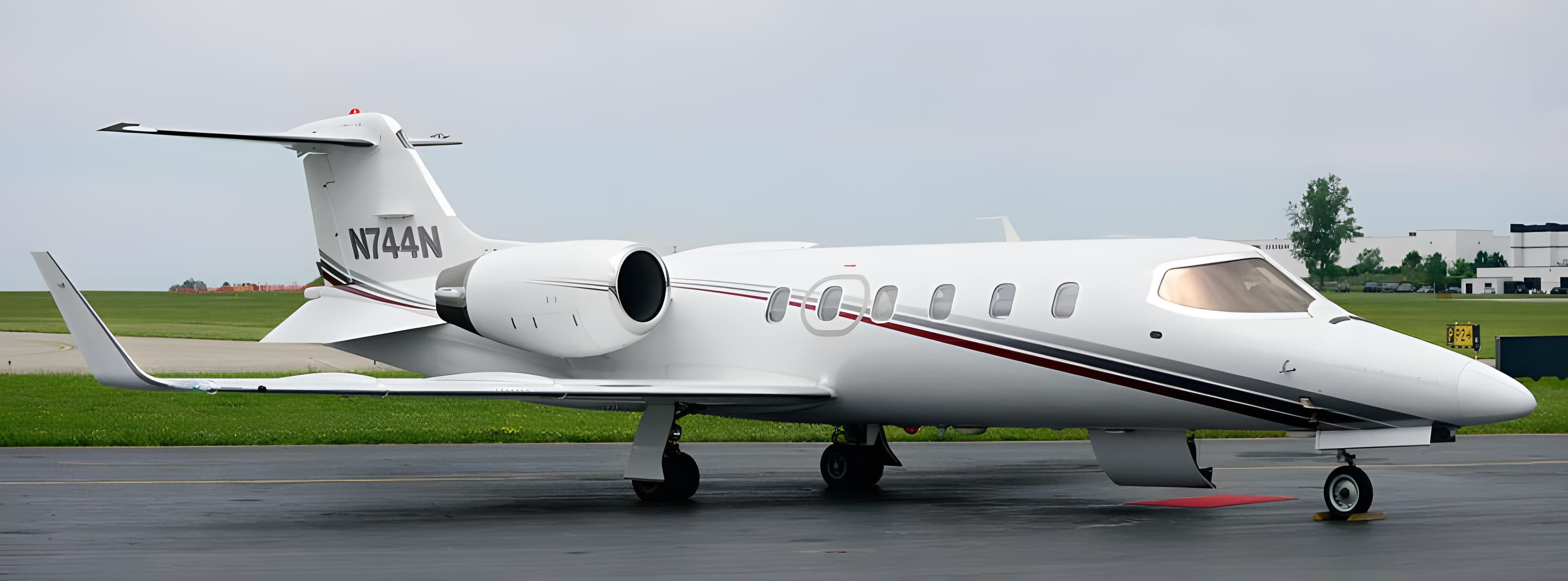 Learjet 31 N744N