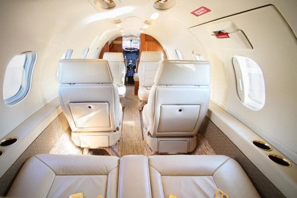 Learjet 35A N76RA