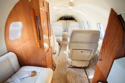 Learjet 35A N76RA