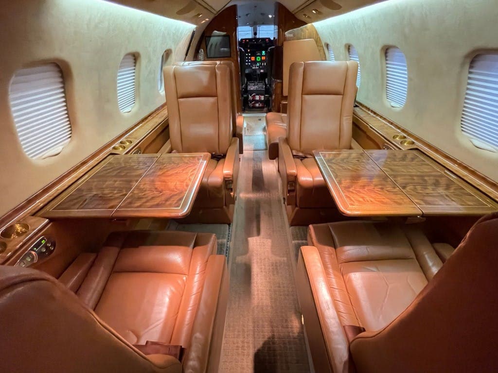 Learjet 60 N770BZ