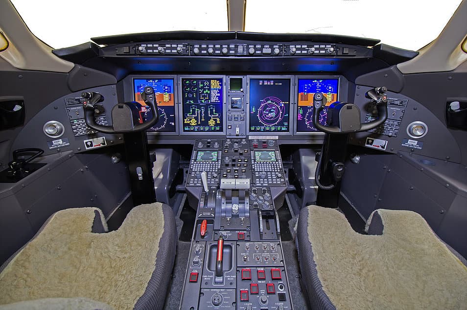 Challenger 300 N776CJ