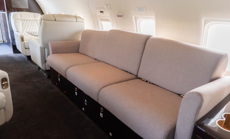 Challenger 604 N777MV