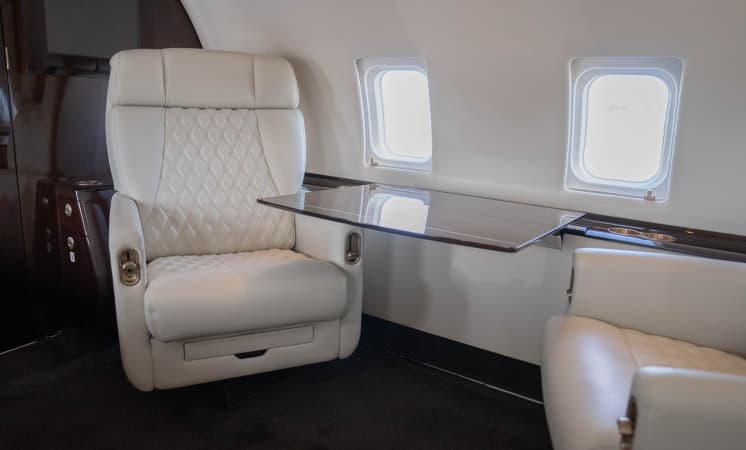 Challenger 604 N777MV