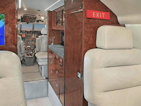 Falcon 50 N777UV