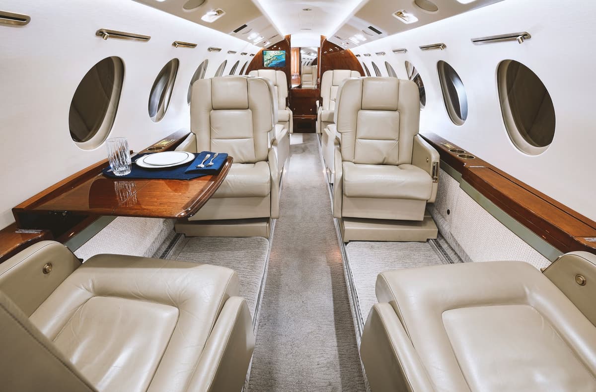 Falcon 50 N77ME