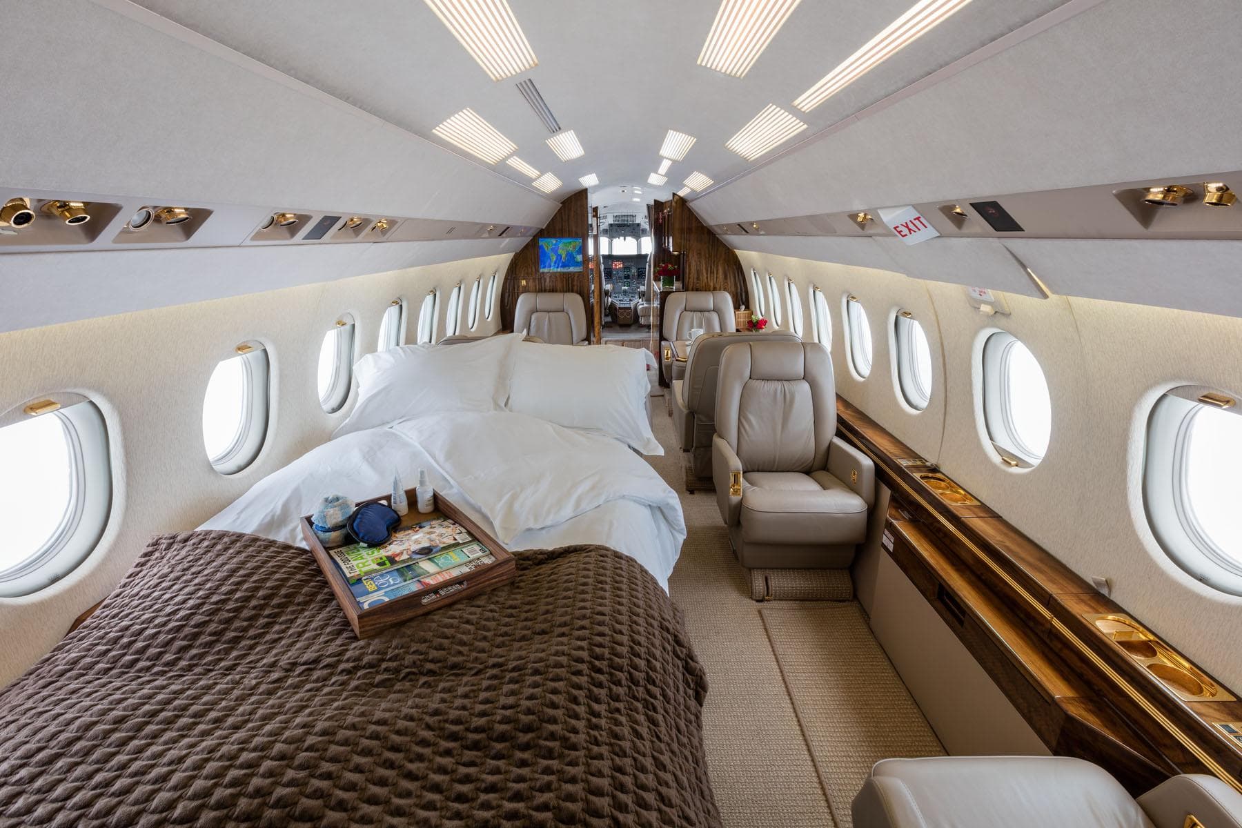 Falcon 2000 N783FS