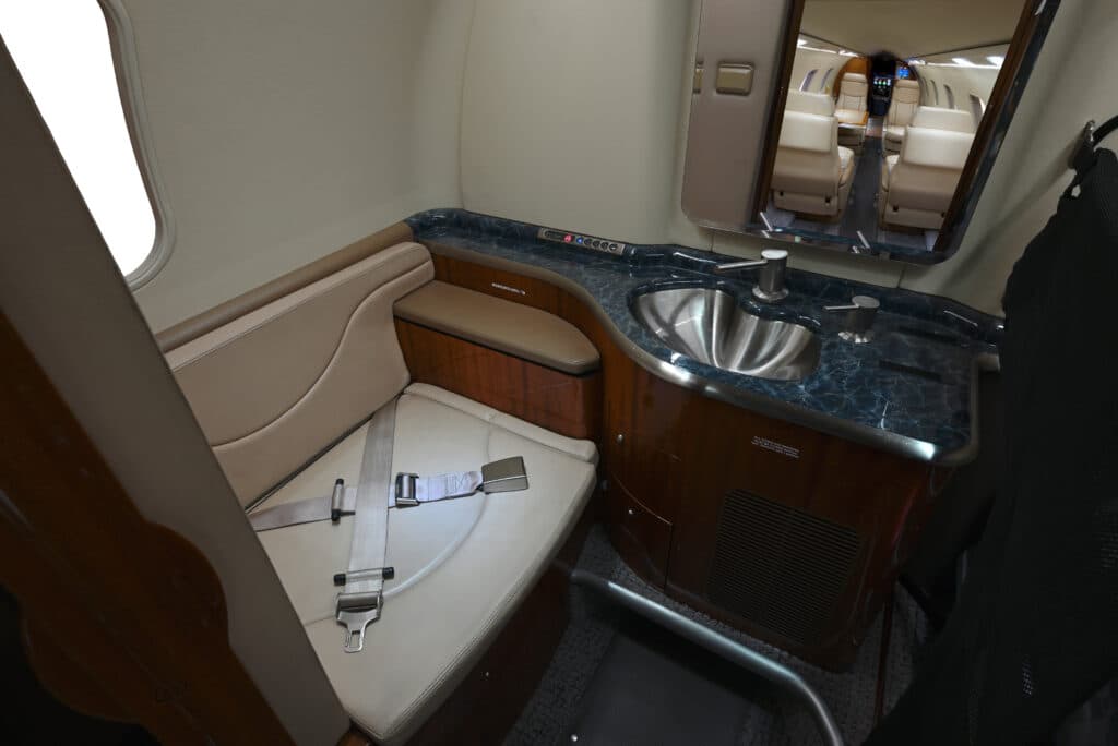 Learjet 40XR N784CC