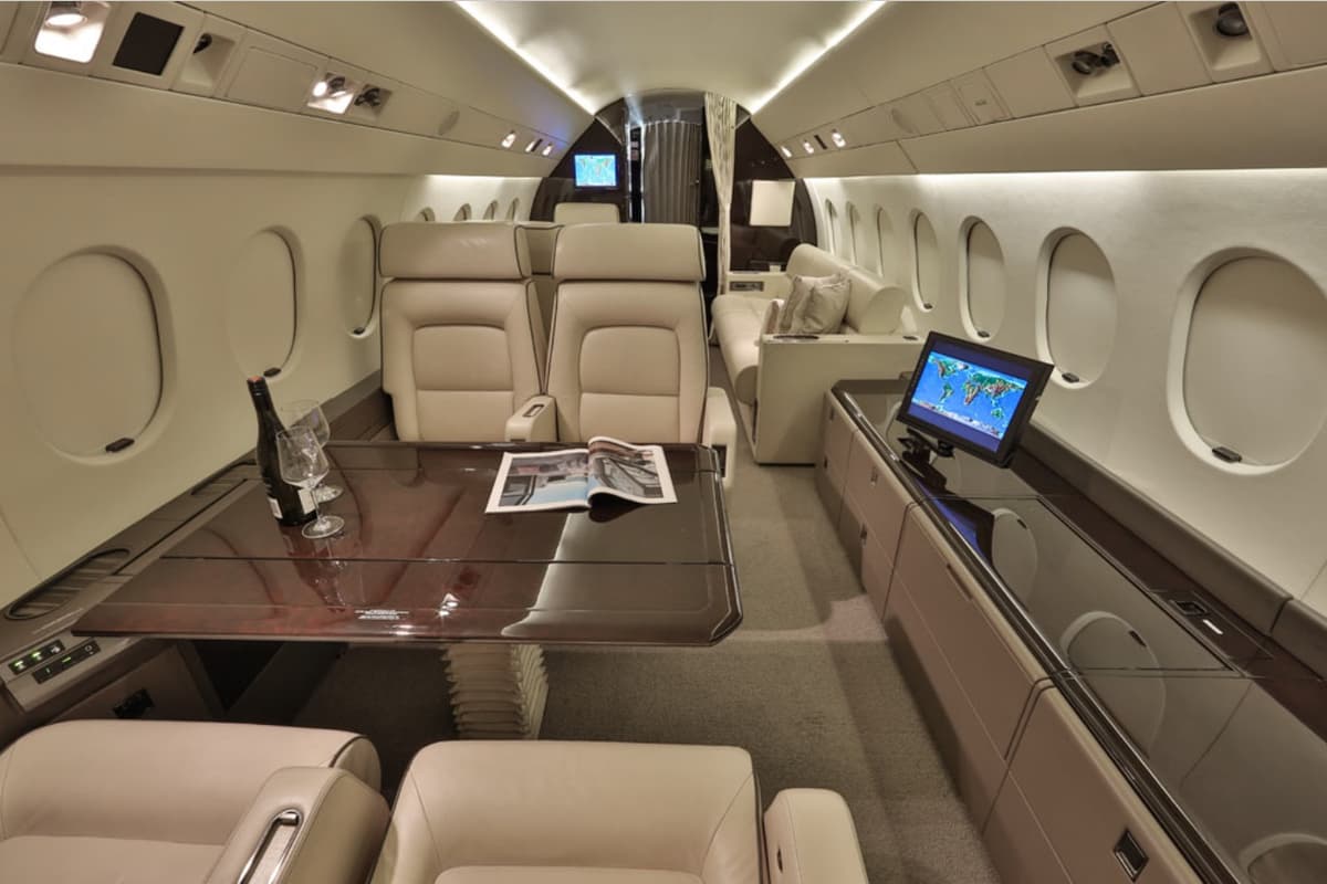 Falcon 900B N800KM