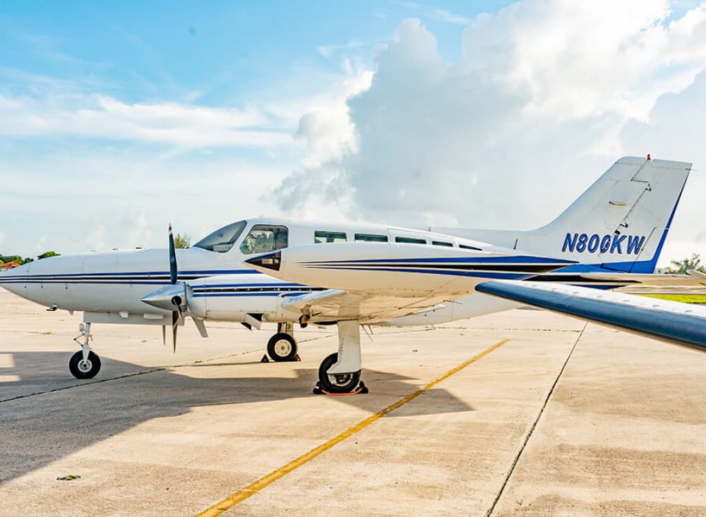 Cessna 402B N800KW