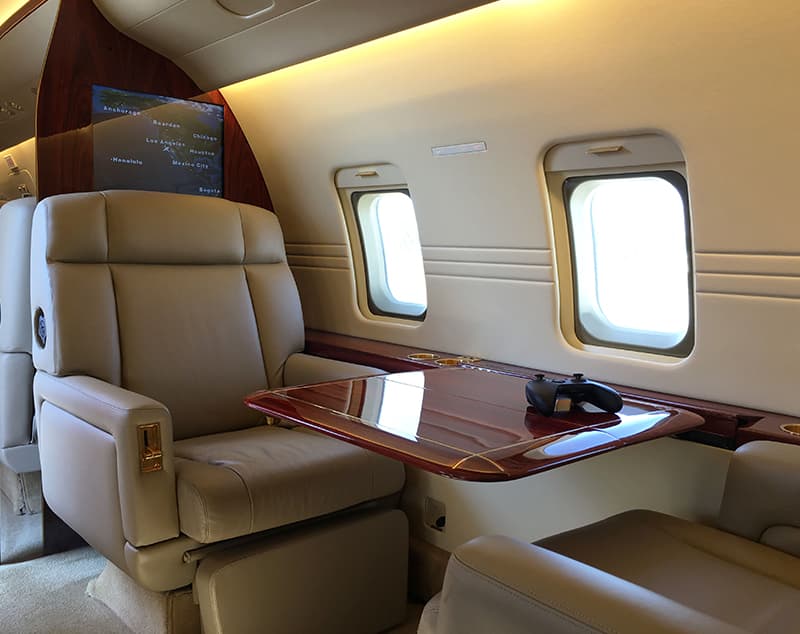 Challenger 604 N800LB