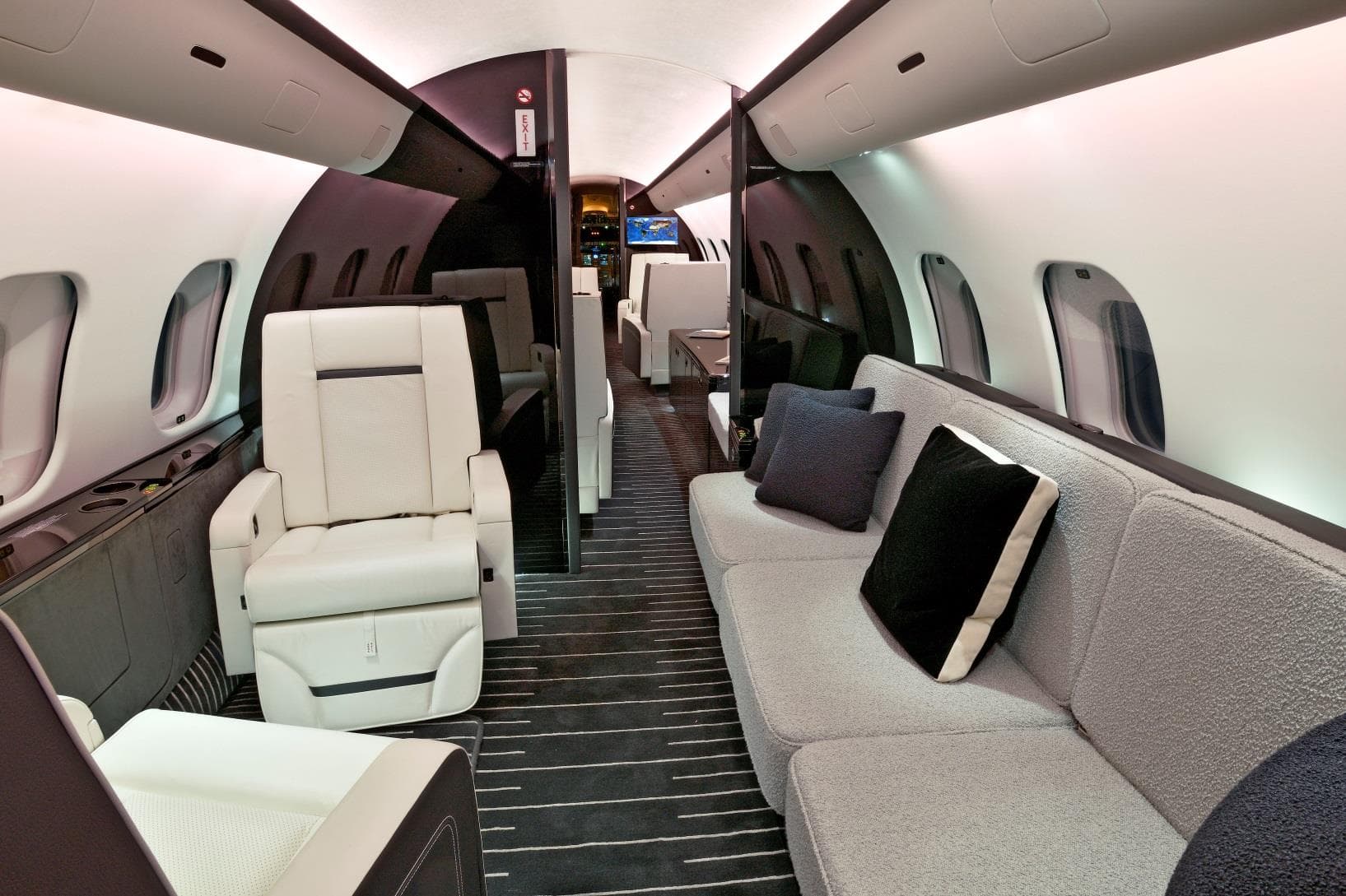 Global 5000 N80AK