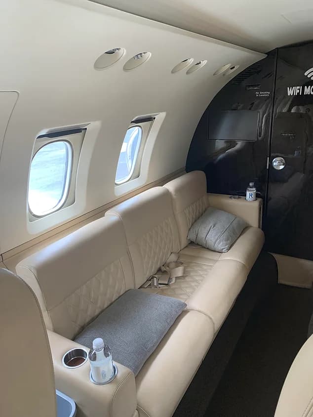 Hawker 800A N814ST