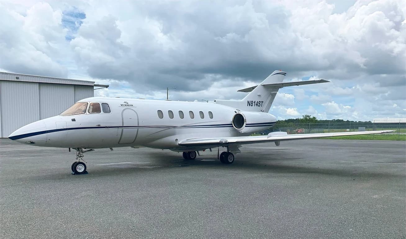 Hawker 800A N814ST