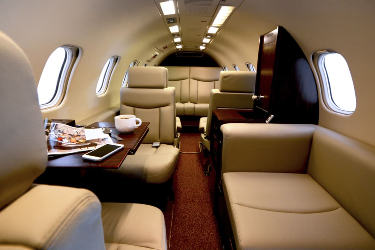 Learjet 35A N817EM