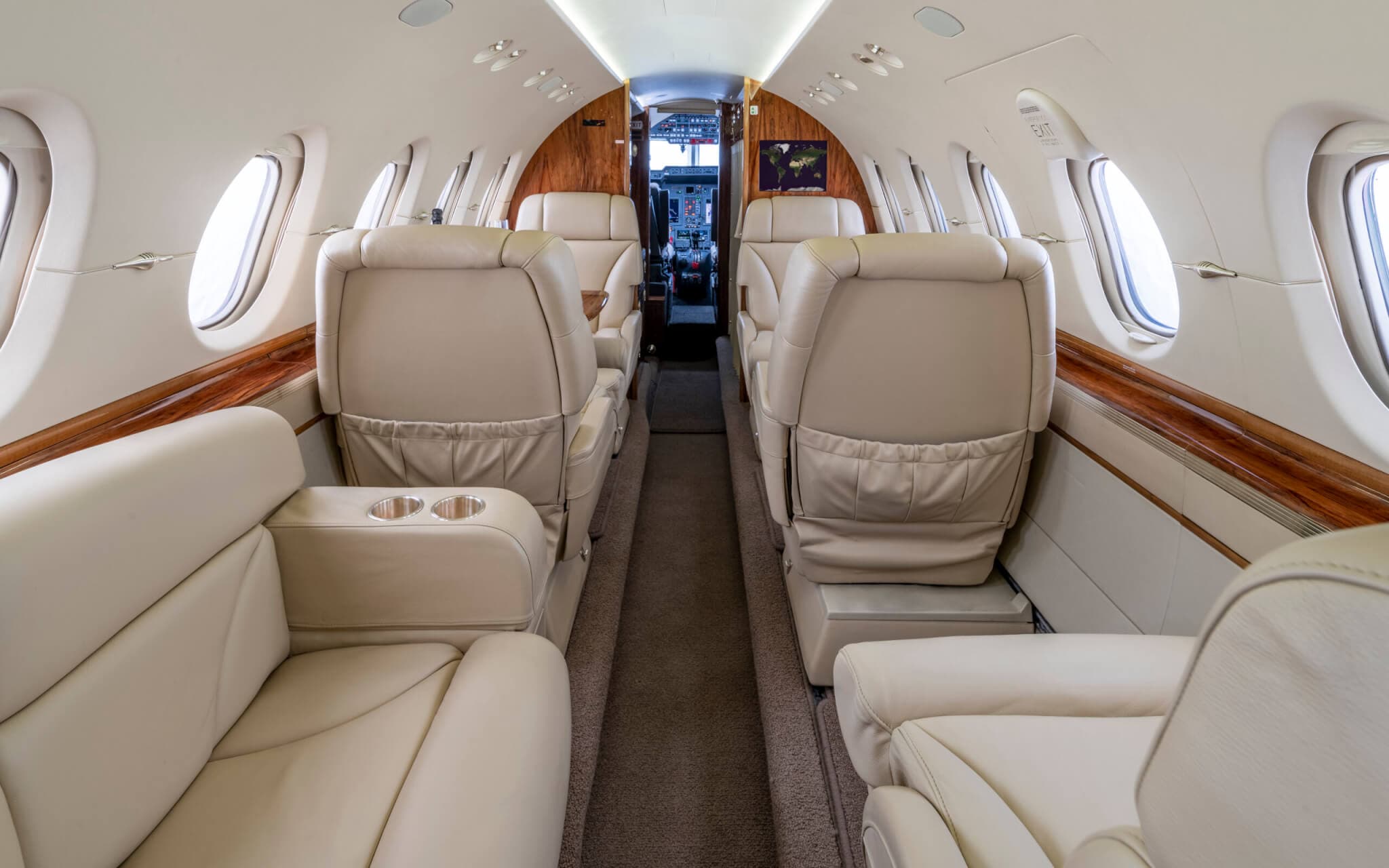 Hawker 900XP N818EZ