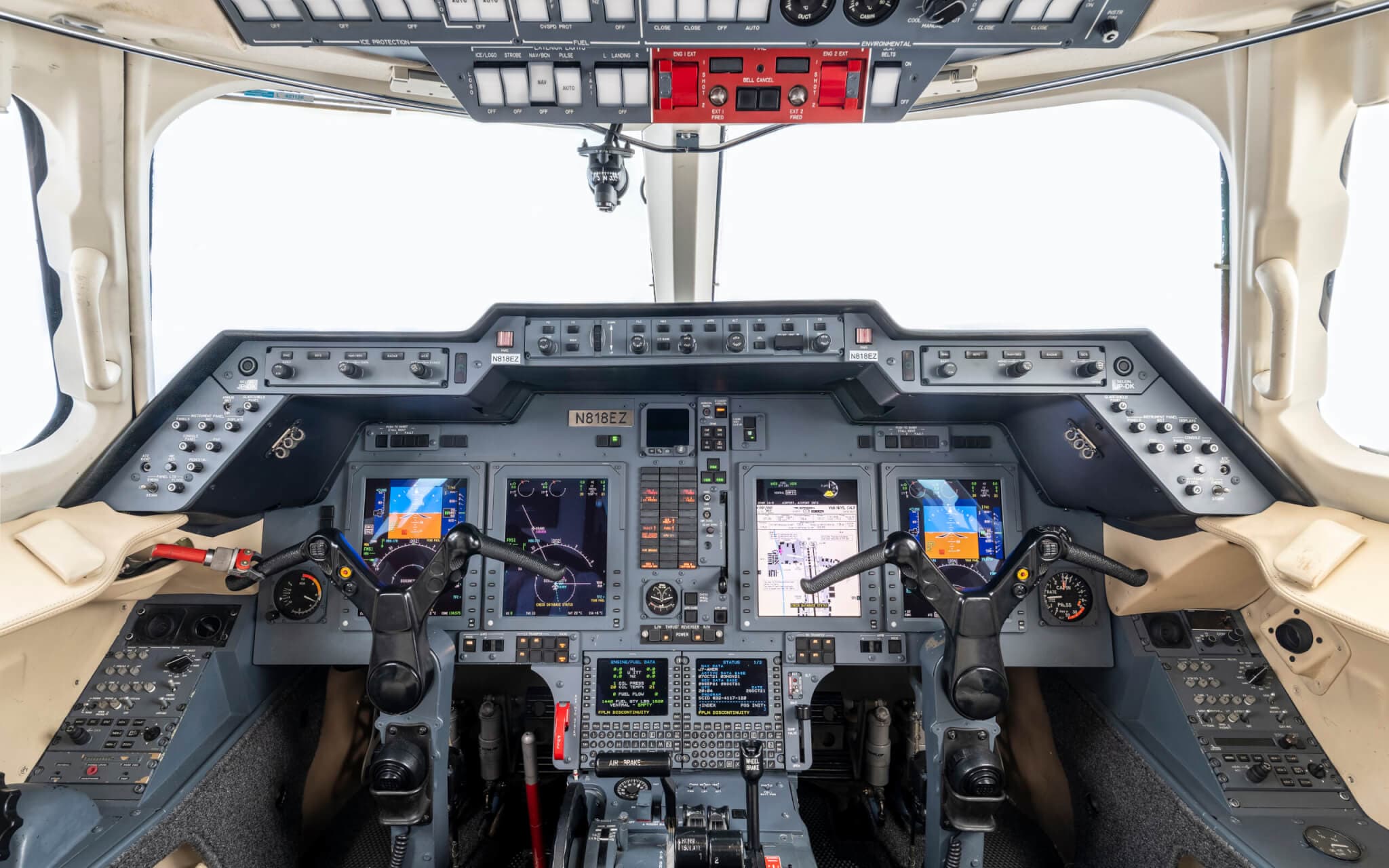 Hawker 900XP N818EZ