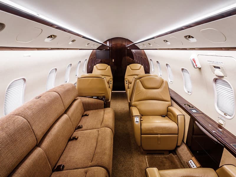 Challenger 300 N818WF