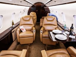 Challenger 300 N818WF