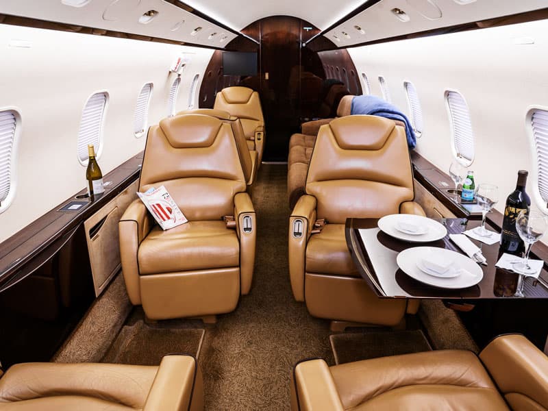 Challenger 300 N818WF