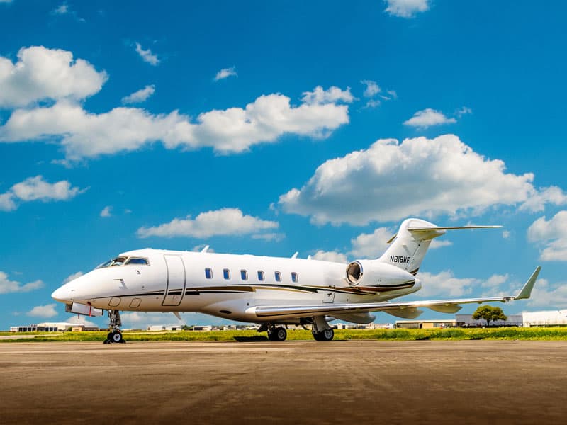 Challenger 300 N818WF