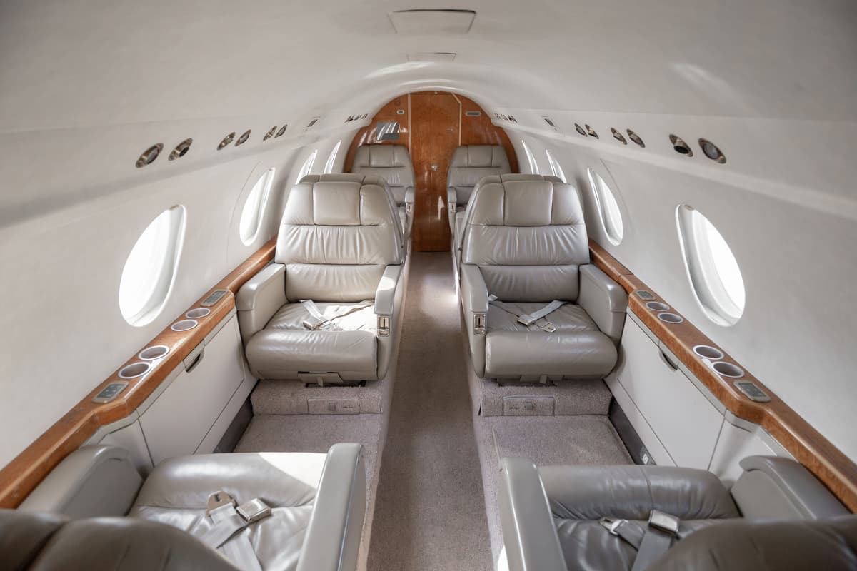 Falcon 20 N81P