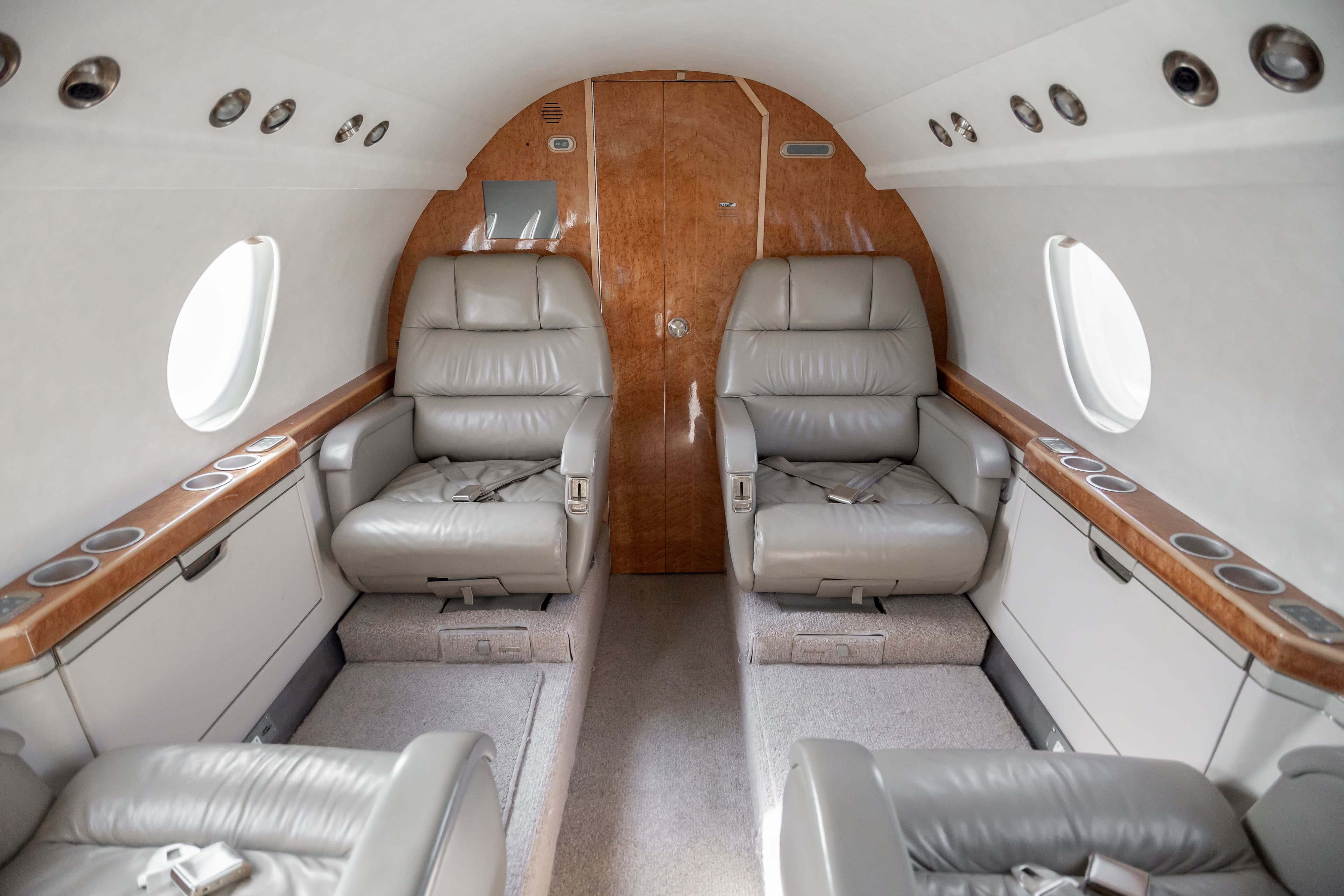 Falcon 20 N81P