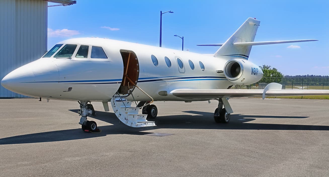 Falcon 20 N81P