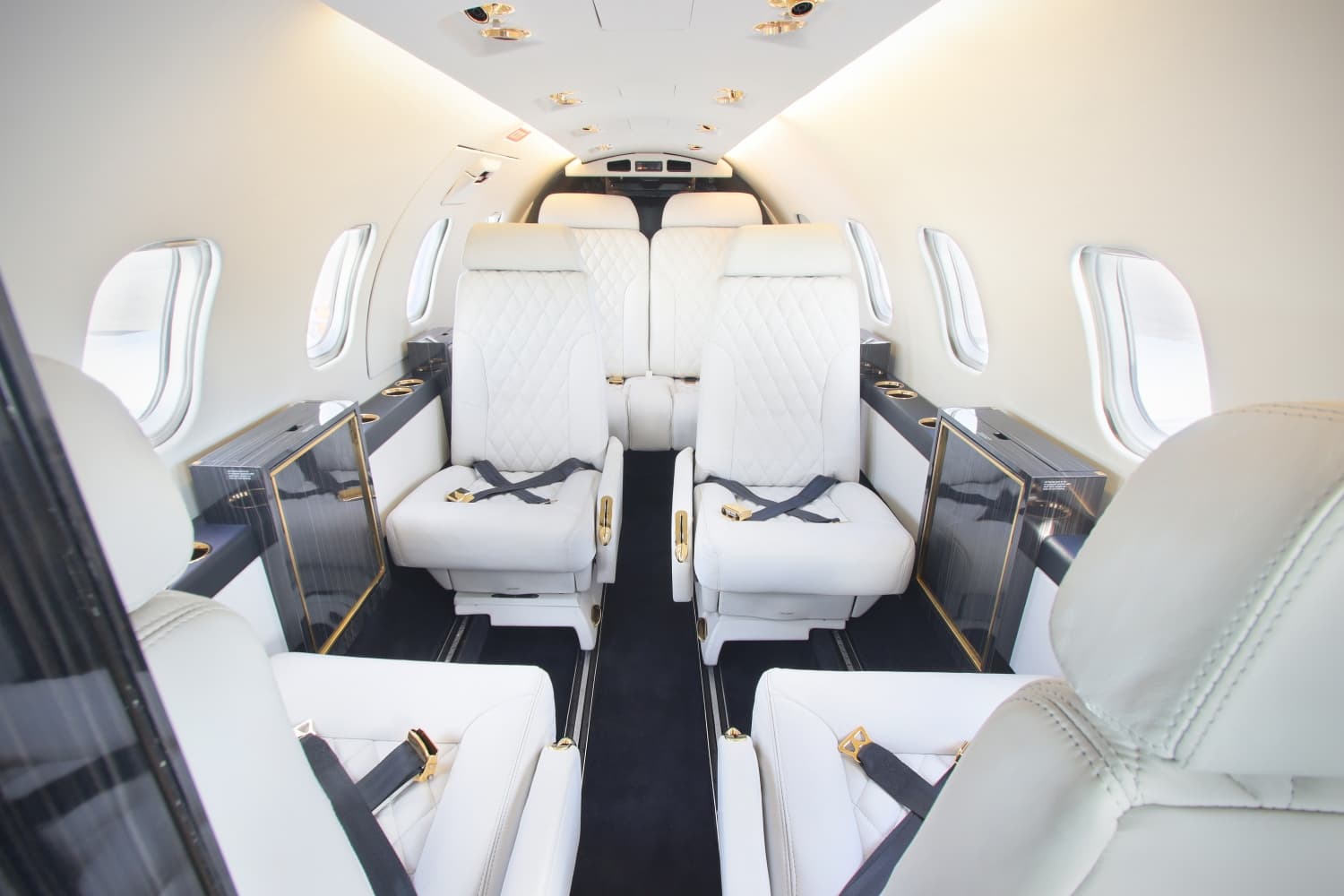 Learjet 35A N81RA
