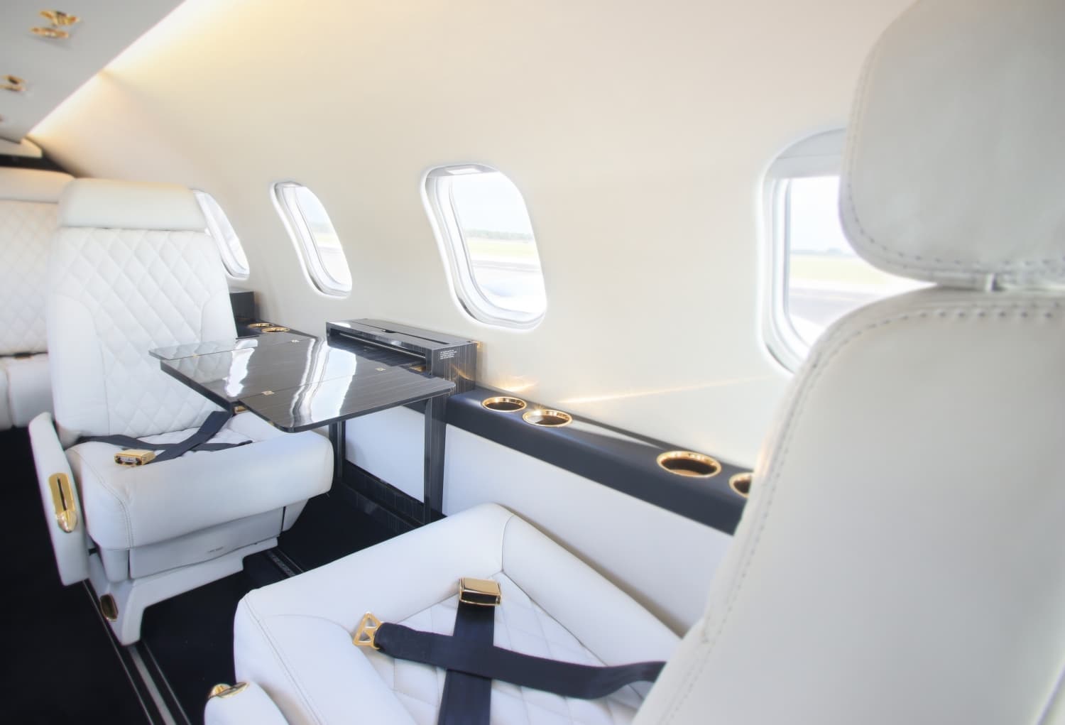 Learjet 35A N81RA