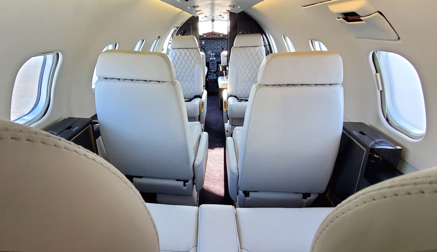 Learjet 35A N81RA