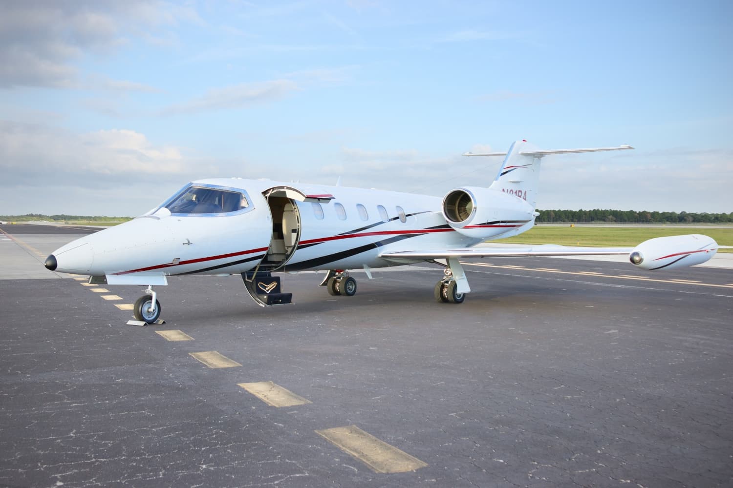 Learjet 35A N81RA
