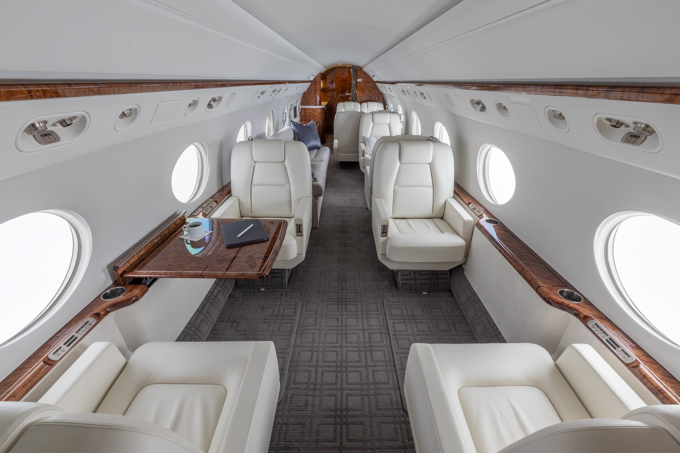 Gulfstream G550 N8228N