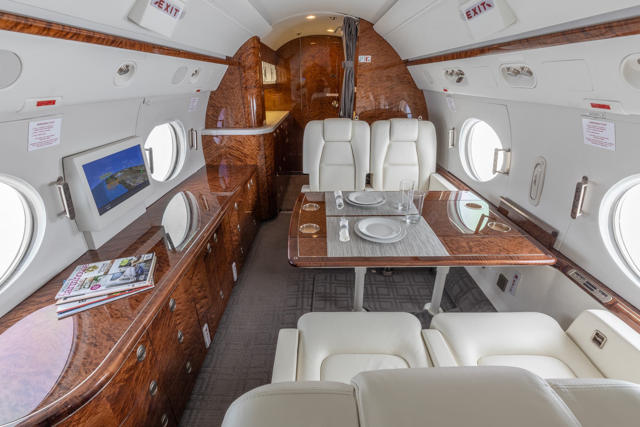 Gulfstream G550 N8228N