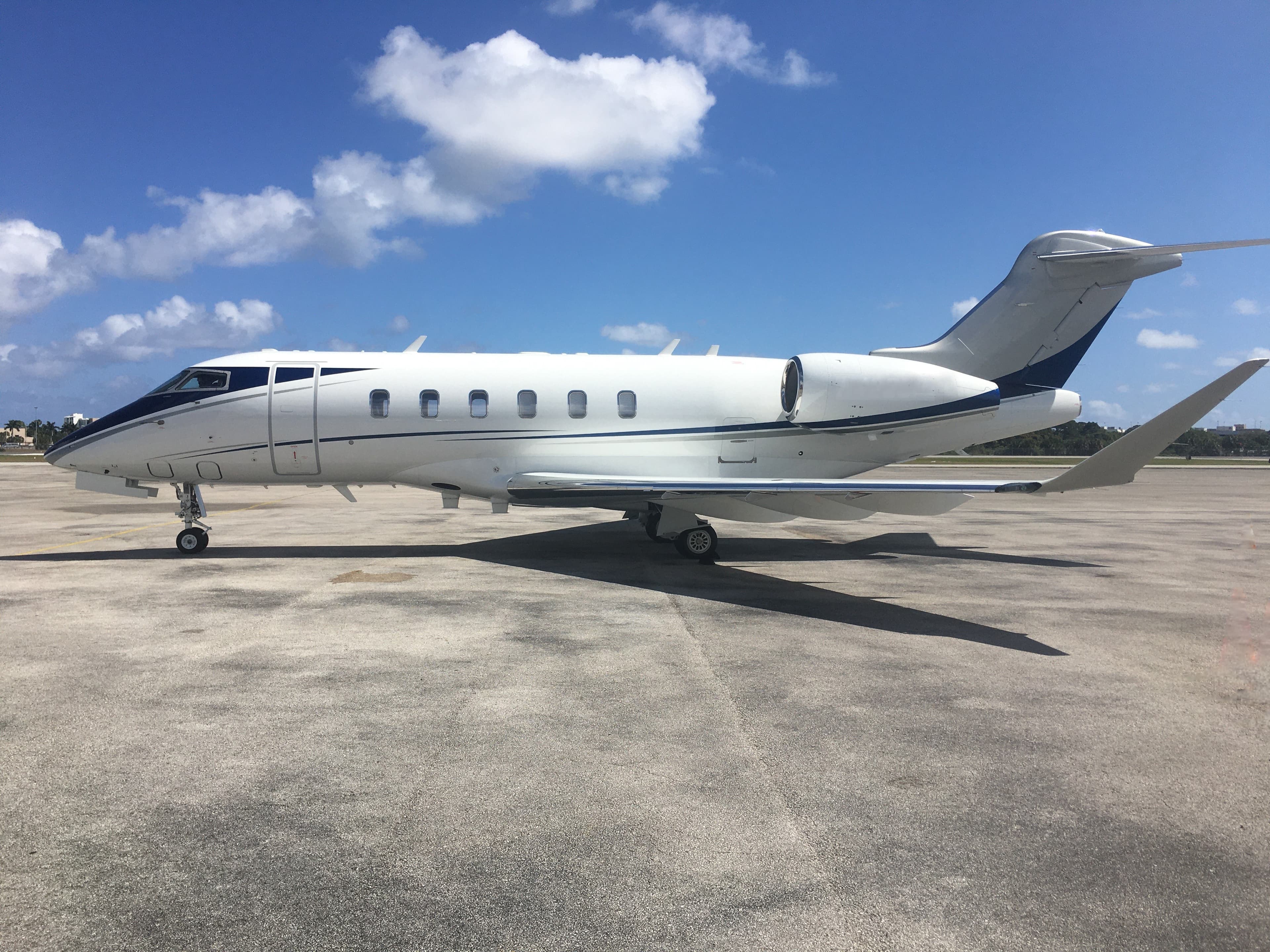 Challenger 350 N822LL
