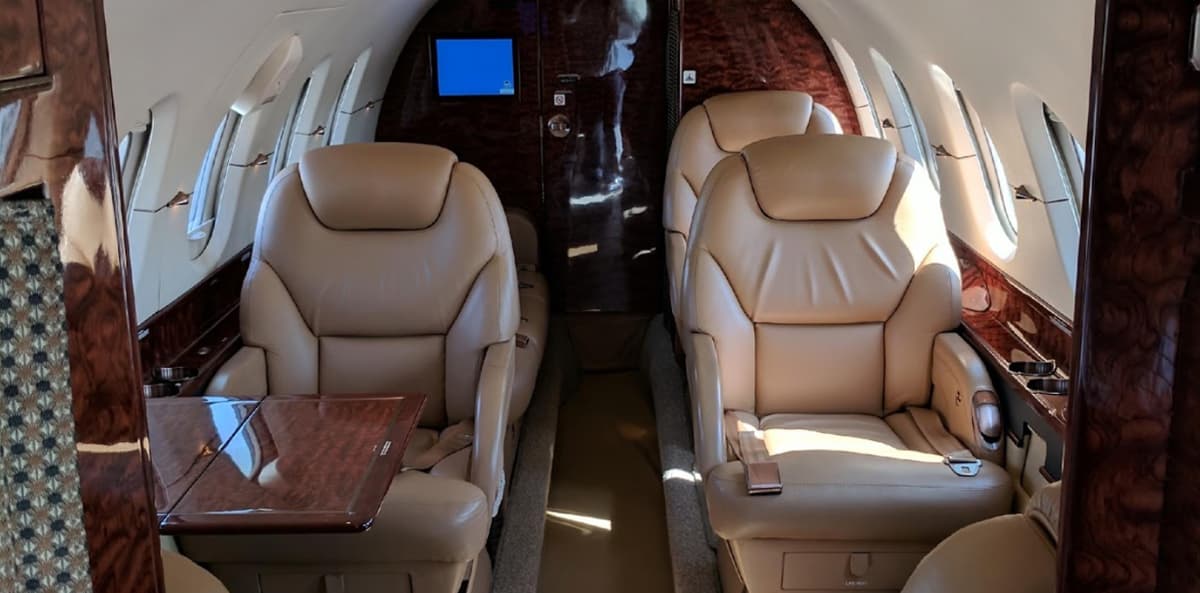 Hawker 800XP N823AM