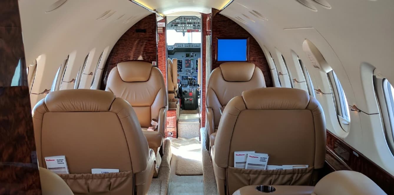 Hawker 800XP N823AM