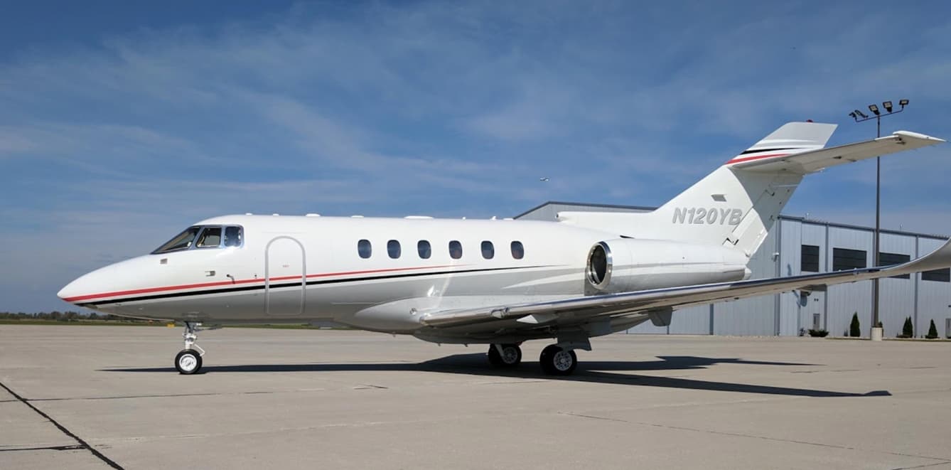 Hawker 800XP N823AM