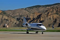 Learjet 55 N824MG