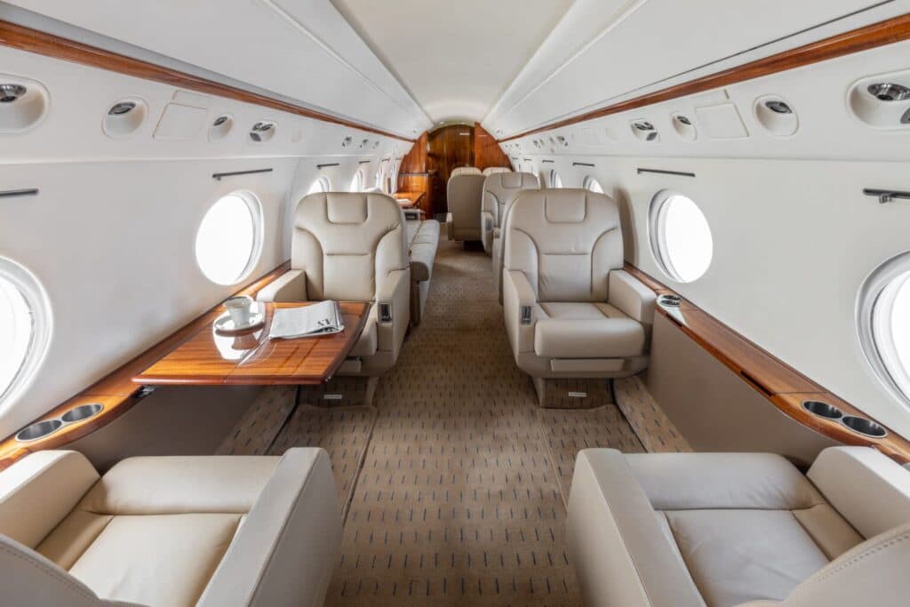 Gulfstream G300 N826RP