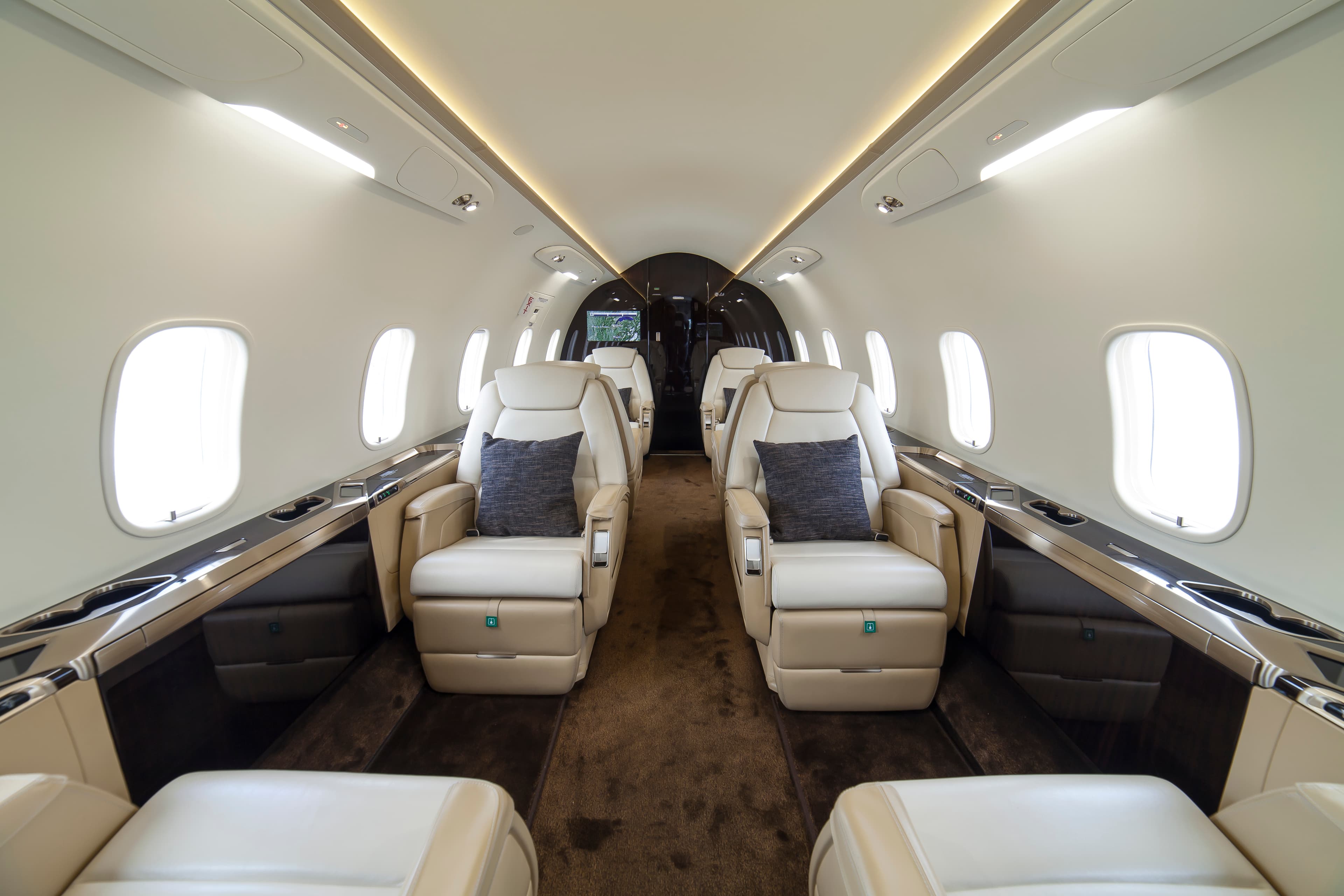 Challenger 350 N827DD