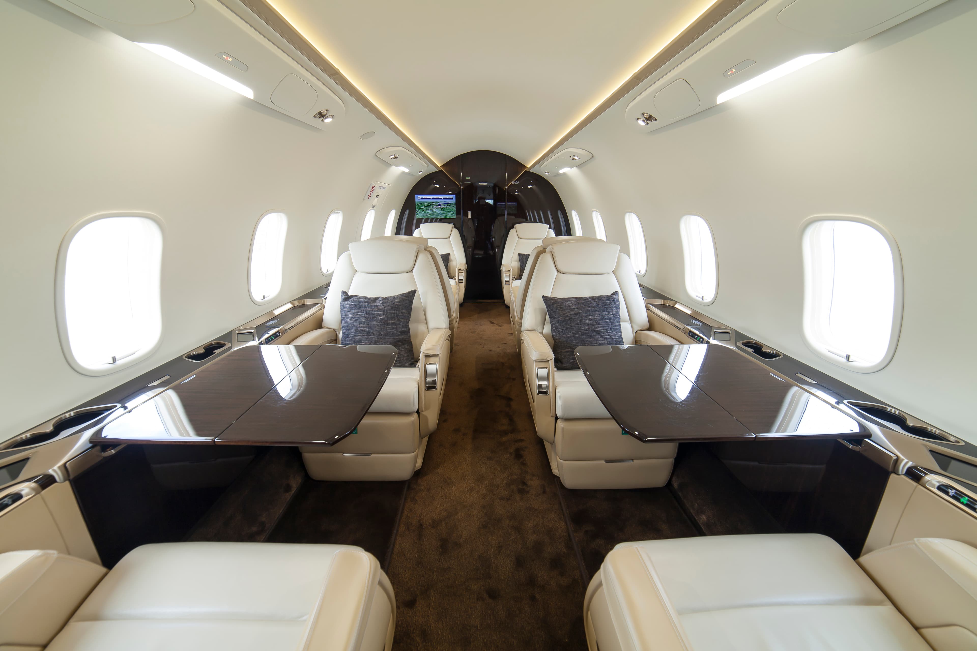 Challenger 350 N827DD